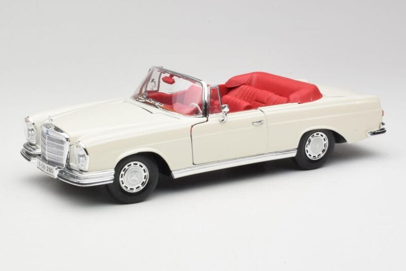 Mercedes 280SE W108 Ivory Vit Maisto 1:18 50223 Metall