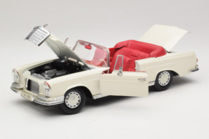 Mercedes 280 SE W108 Vit Maisto 1:18 52111 Metall — bild 2 av 8