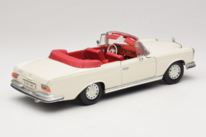 Mercedes 280 SE W108 Vit Maisto 1:18 52111 Metall — bild 3 av 8