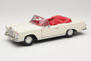 Mercedes 280 SE W108 Vit Maisto 1:18 52111 Metall