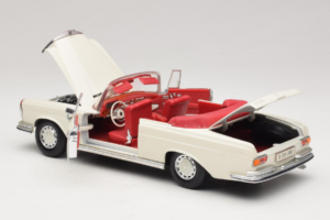 Mercedes 280 SE W108 Vit Maisto 1:18 52111 Metall — bild 5 av 8