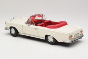Mercedes 280 SE W108 Vit Maisto 1:18 52111 Metall — bild 7 av 8