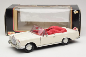 Mercedes 280 SE W108 Vit Maisto 1:18 52111 Metall — bild 8 av 8