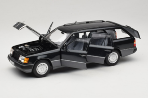 Mercedes 300 D W124 Kombi Svart Norev 1:18 183960 Metall — bild 2 av 8