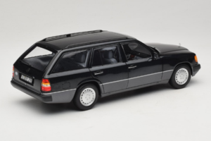 Mercedes 300 D W124 Kombi Svart Norev 1:18 183960 Metall — bild 3 av 8