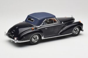 Mercedes 300 SC W188 Cabriolet Softtop Mörkblå KK-Scale 1:18 KKDC180944 Metall — bild 2 av 6