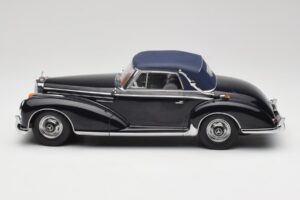 Mercedes 300 SC W188 Cabriolet Softtop Mörkblå KK-Scale 1:18 KKDC180944 Metall — bild 3 av 6