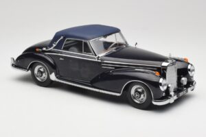 Mercedes 300 SC W188 Cabriolet Softtop Mörkblå KK-Scale 1:18 KKDC180944 Metall — bild 4 av 6