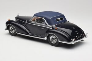 Mercedes 300 SC W188 Cabriolet Softtop Mörkblå KK-Scale 1:18 KKDC180944 Metall — bild 5 av 6