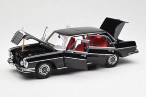Mercedes 300 SEL 6.3 W109 Svart AUTOart 1:18 76140 Metall — bild 2 av 8