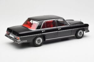 Mercedes 300 SEL 6.3 W109 Svart AUTOart 1:18 76140 Metall — bild 3 av 8