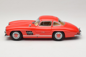 Mercedes 300 SL Gullwing Röd Minichamps 1:18 180039001 Metall — bild 4 av 8