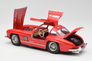 Mercedes 300 SL Röd Bburago 1:18 3015 Metall — bild 5 av 8