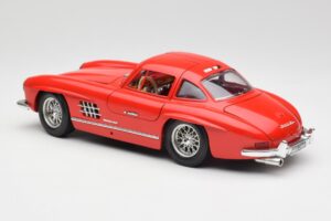 Mercedes 300 SL Röd Bburago 1:18 3015 Metall — bild 7 av 8