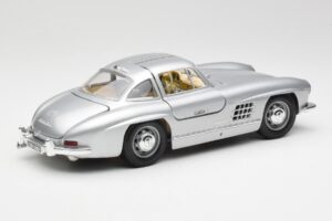 Mercedes 300 SL Silver Bburago 1:18 3013 Metall — bild 3 av 8