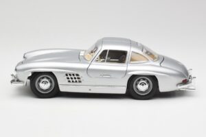 Mercedes 300 SL Silver Bburago 1:18 3013 Metall — bild 4 av 8