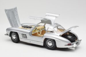 Mercedes 300 SL Silver Bburago 1:18 3013 Metall — bild 5 av 8