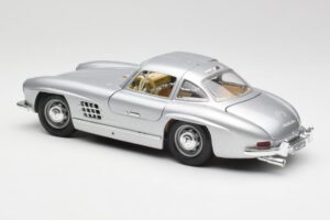 Mercedes 300 SL Silver Bburago 1:18 3013 Metall — bild 7 av 8