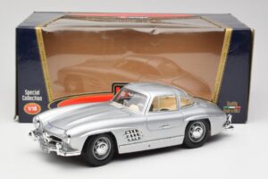 Mercedes 300 SL Silver Bburago 1:18 3013 Metall — bild 8 av 8
