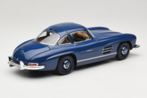Mercedes 300 SL W198 Blå Norev 1:18 183852 Metall — bild 3 av 8