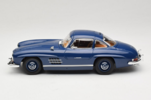 Mercedes 300 SL W198 Blå Norev 1:18 183852 Metall — bild 4 av 8