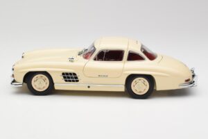 Mercedes 300 SL W198 Grädde Med Rött Interiör Minichamps 1:18 180039002 Metall — bild 4 av 8