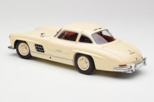 Mercedes 300 SL W198 Grädde Med Rött Interiör Minichamps 1:18 180039002 Metall — bild 7 av 8