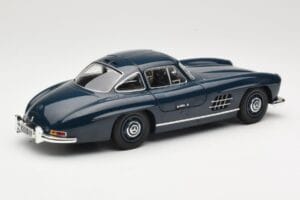 Mercedes 300 SL W198 Gullwing Mörkblå Minichamps 1:18 110037216 Metall — bild 3 av 8