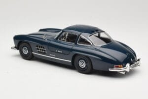 Mercedes 300 SL W198 Gullwing Mörkblå Minichamps 1:18 110037216 Metall — bild 7 av 8