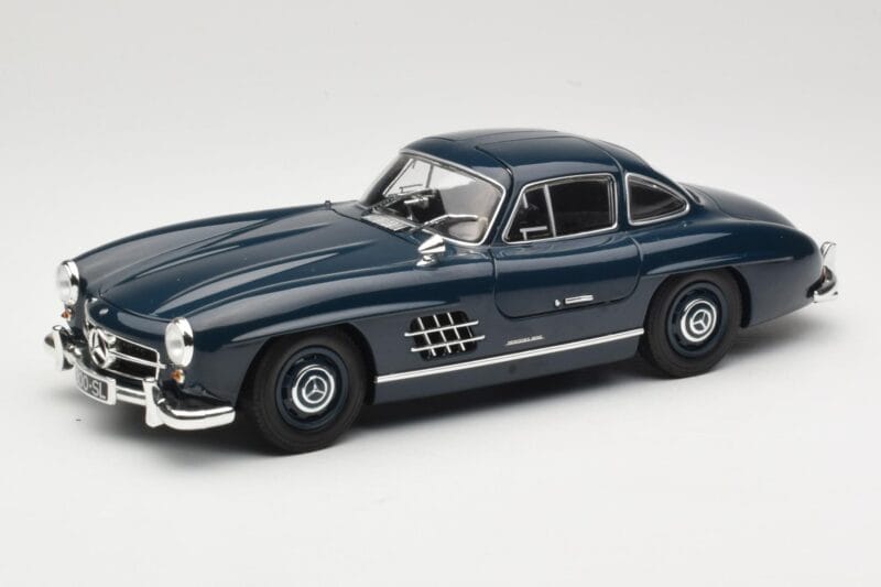 Mercedes 300 SL W198 Gullwing Mörkblå Minichamps 1:18 110037216 Metall
