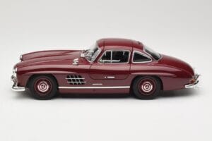 Mercedes 300 SL W198 Gullwing Mörkröd Minichamps 1:18 110037218 Metall — bild 4 av 8