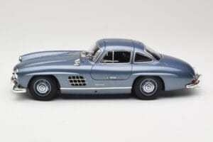 Mercedes 300 SL W198 Gullwing Light Blue Metallic Minichamps 1:18 110037220 Metall — bild 4 av 8