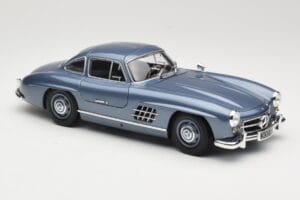 Mercedes 300 SL W198 Gullwing Light Blue Metallic Minichamps 1:18 110037220 Metall — bild 6 av 8