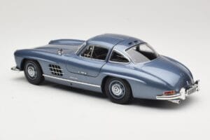 Mercedes 300 SL W198 Gullwing Light Blue Metallic Minichamps 1:18 110037220 Metall — bild 7 av 8