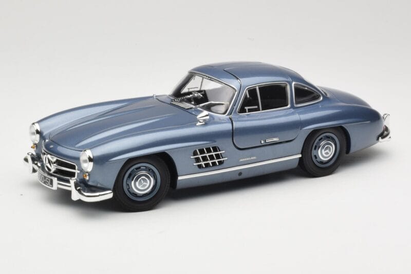 Mercedes 300 SL W198 Gullwing Light Blue Metallic Minichamps 1:18 110037220 Metall