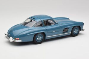 Mercedes 300 SL W198 Ljusblå Minichamps 1:18 180039007 Metall — bild 3 av 8