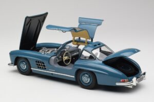 Mercedes 300 SL W198 Ljusblå Minichamps 1:18 180039007 Metall — bild 5 av 8
