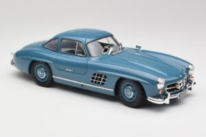Mercedes 300 SL W198 Ljusblå Minichamps 1:18 180039007 Metall — bild 6 av 8