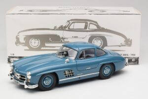 Mercedes 300 SL W198 Ljusblå Minichamps 1:18 180039007 Metall — bild 8 av 8