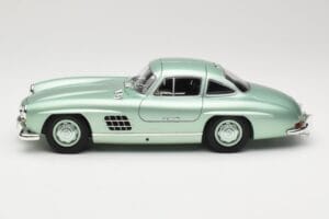 Mercedes 300 SL W198 Gullwing Light Green Metallic Minichamps 1:18 110037221 Metall — bild 4 av 8