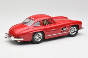 Mercedes 300 SL W198 Red Metallic Bburago 1:18 3013-M1 Metall — bild 3 av 8