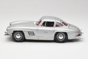 Mercedes 300 SL W198 Gullwing Silver Grå Bburago 1:18 3513 Metall — bild 5 av 8