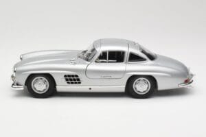 Mercedes 300 SL W198 Gullwing Silver Minichamps 1:18 110037210 Metall — bild 4 av 8