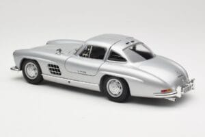 Mercedes 300 SL W198 Gullwing Silver Minichamps 1:18 110037210 Metall — bild 7 av 8