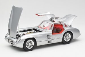 Mercedes 300 SLR Uhlenhaut Coupe Silver Maisto 1:18 536898 Metall — bild 2 av 8