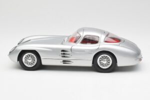 Mercedes 300 SLR Uhlenhaut Coupe Silver Maisto 1:18 536898 Metall — bild 4 av 8