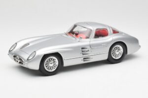 Mercedes 300 SLR Uhlenhaut Coupe Silver Maisto 1:18 536898 Metall