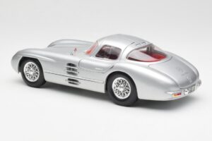 Mercedes 300 SLR Uhlenhaut Coupe Silver Maisto 1:18 536898 Metall — bild 7 av 8