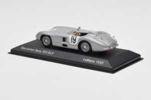 Mercedes 300 SLR #19 J.M. Fangio / S. Moss 24 Hours of Le Mans 1955 Minichamps 1:43 B66040253 Metall — bild 3 av 4