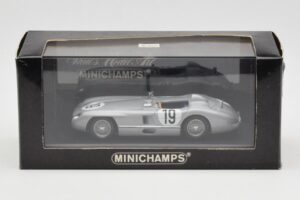 Mercedes 300 SLR #19 J.M. Fangio / S. Moss 24 Hours of Le Mans 1955 Minichamps 1:43 B66040253 Metall — bild 4 av 4